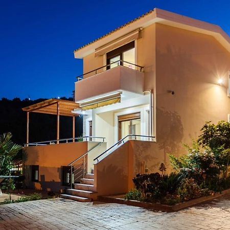 Villa Armonia - Beachfront Majestic Retreat Petalídi Kültér fotó