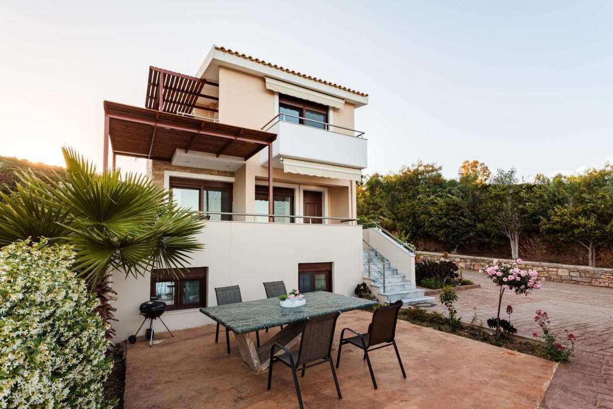 Villa Armonia - Beachfront Majestic Retreat Petalídi Kültér fotó