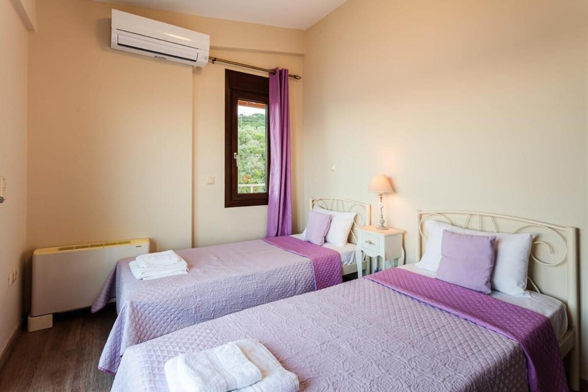 Villa Armonia - Beachfront Majestic Retreat Petalídi Kültér fotó