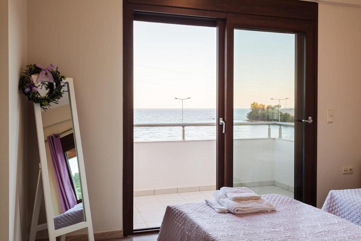 Villa Armonia - Beachfront Majestic Retreat Petalídi Kültér fotó